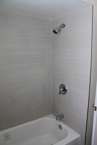 Building Photo - 18003 Greenview Terrace