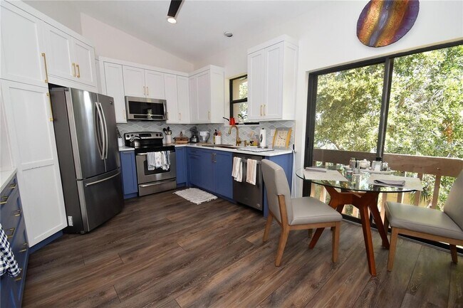 Building Photo - 1631 Starling Dr