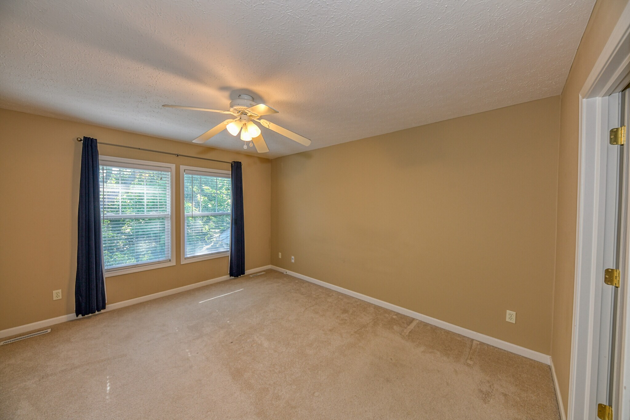 Building Photo - 5845 Crescent Ridge Dr
