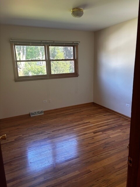 Building Photo - 563 Ivy Ct
