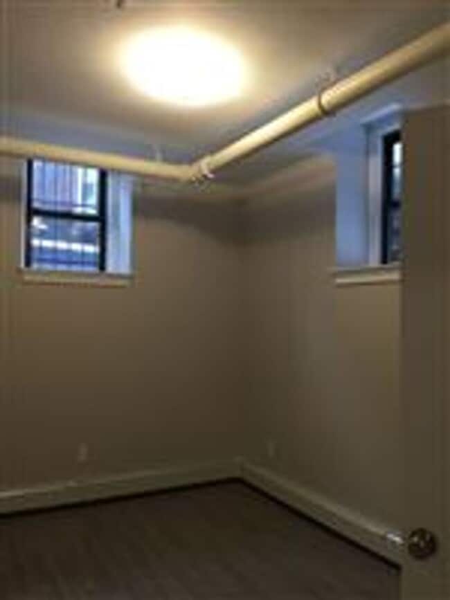 Building Photo - Garden Level Unit. No Brokers Fee, No Security Deposit, Heat and Hot Water Included, Elevator, La...