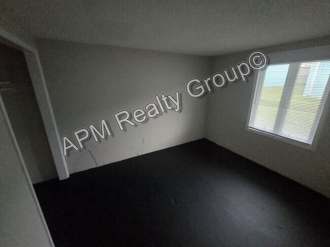 Building Photo - Renovated apartment in Earlwood