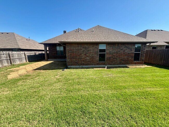 Building Photo - Wonderful 3 Bed 2 Bath Home in Yukon