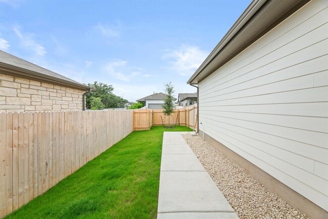 Building Photo - 183 Glocken Ln
