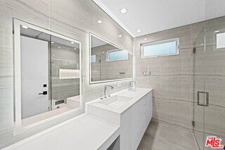 Building Photo - 1211 S Sherbourne Dr