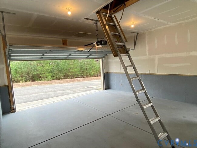 Building Photo - 16621 Thornapple Run