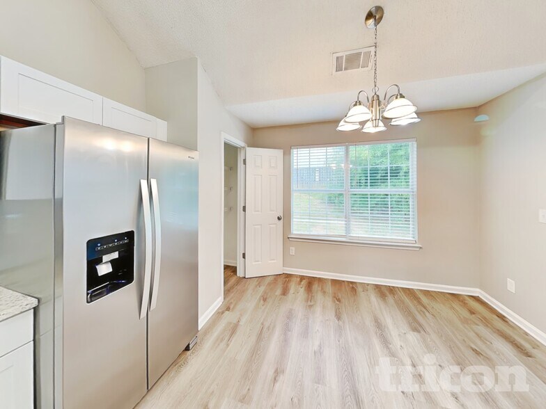Building Photo - 944 Brisley Cir