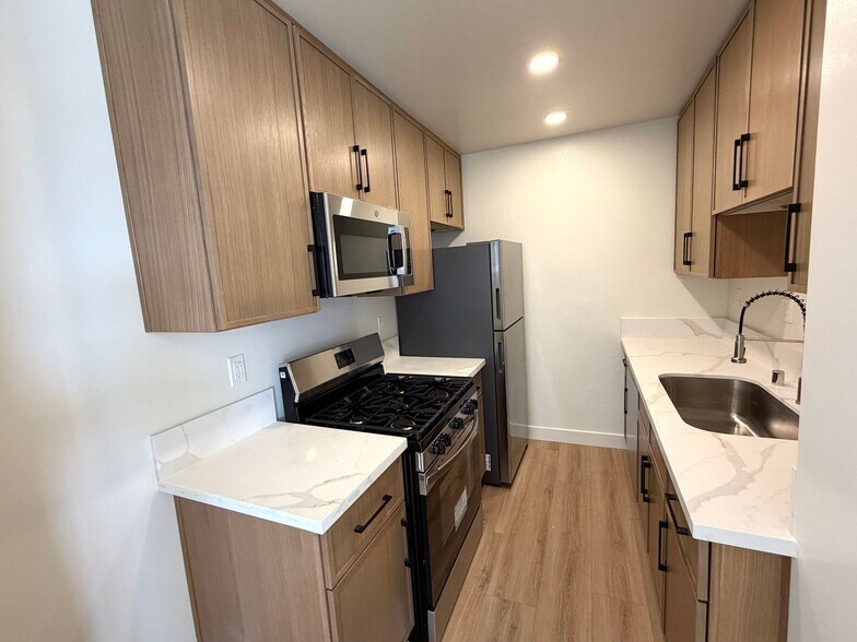 Building Photo - 3432-3434 S Centinela Ave