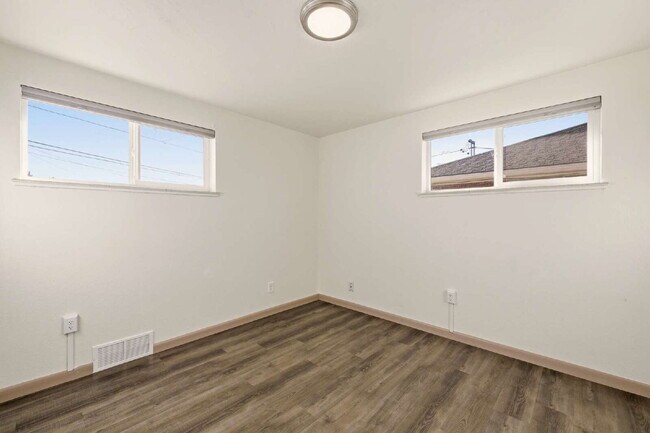 Building Photo - Remodeled 2-Bed 1-Bath Home in Park Hill!
