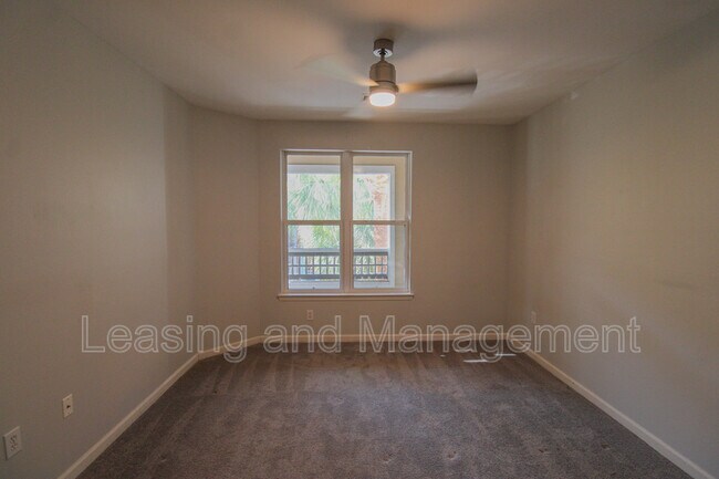 Building Photo - 600 Bucksley Ln