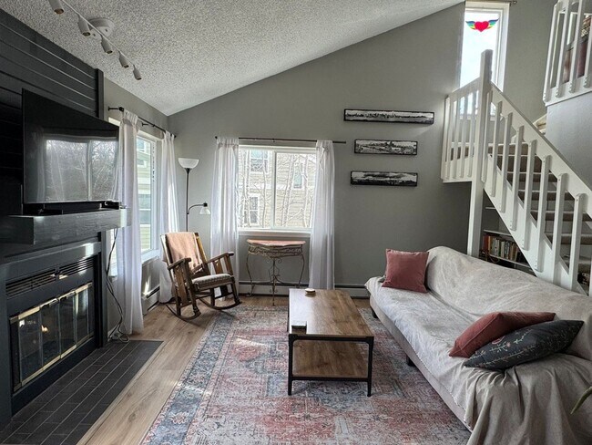 Building Photo - Large Two bedroom, Two Bath Furnished, all Inclusive mid term rental.