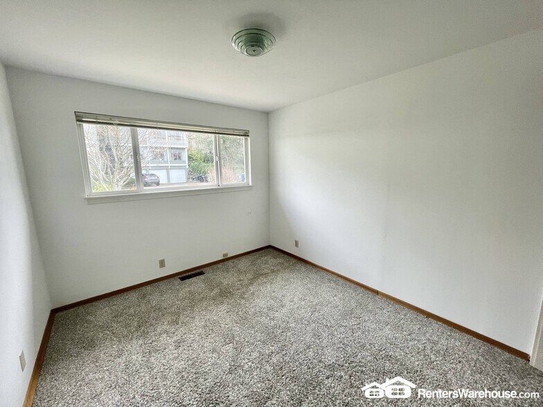 Building Photo - 5019 44th Ave NE