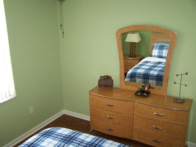 Building Photo - 2080 Greenview Shores Blvd