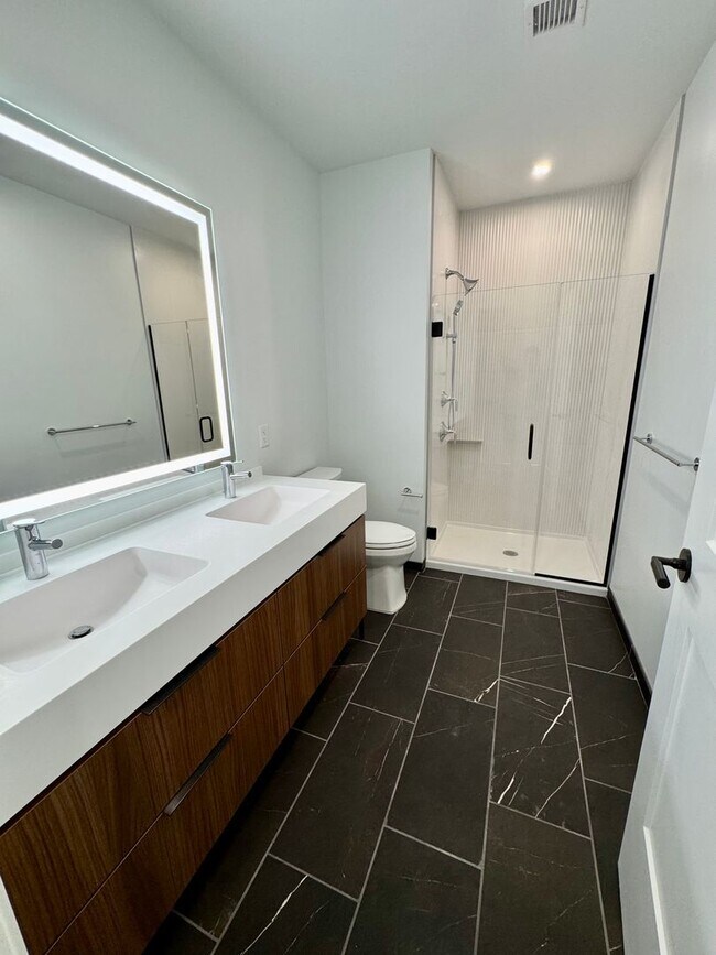Building Photo - NO FEE!!!  2 BED/2 BATH IN BRIGHTON'S NICEST BUILDING!!!!!  PARKING INCLUDED
