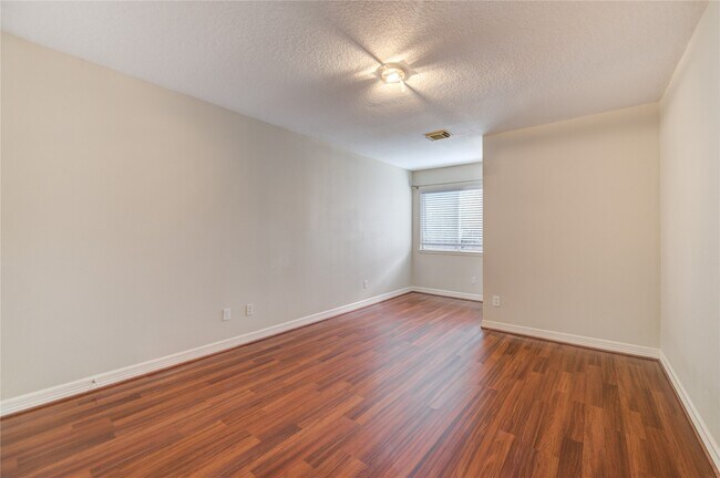 Building Photo - 2915 Monet Dr