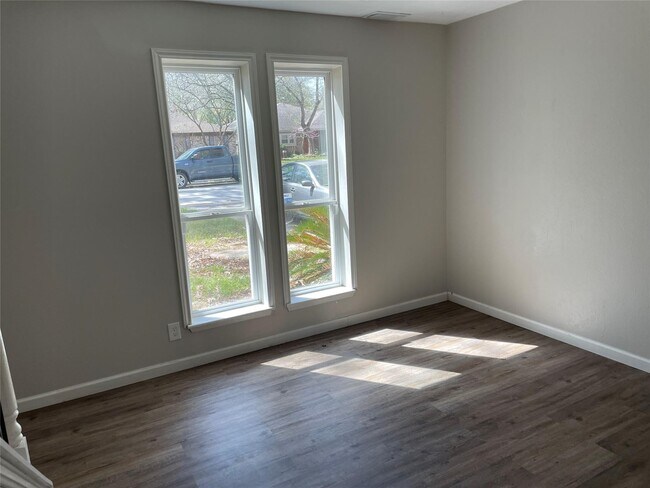Building Photo - 24118 Spring Mill Ln