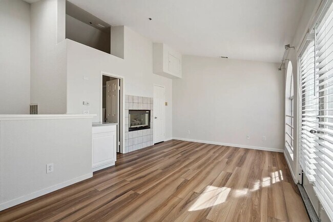 Building Photo - SD: Stunning 3BD/2.5BA Townhome in Imperial Beach with Ocean Views, Rooftop Patio & In-Unit Laundry