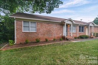 Building Photo - 1110 Chandler Dr