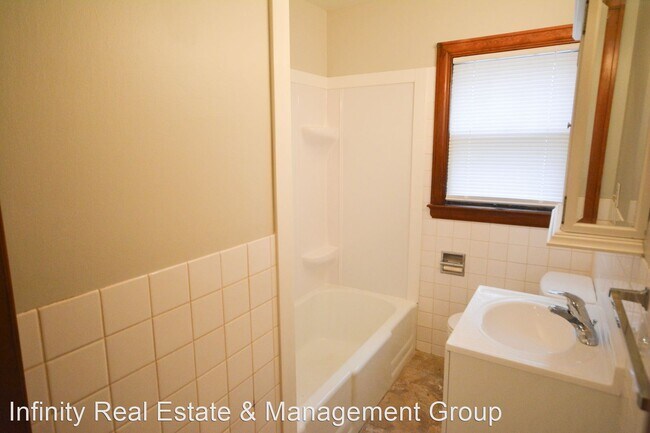 Building Photo - 3 br, 1.5 bath House - 1106 9th Ave SW