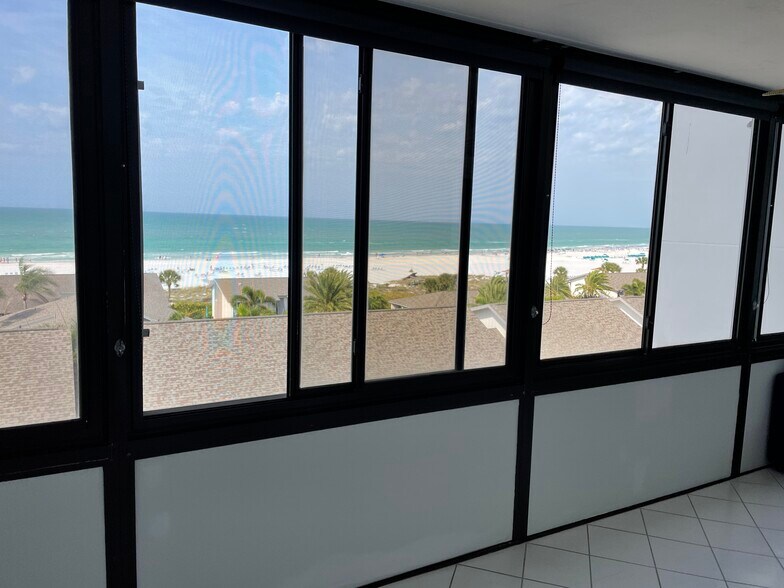 Building Photo - 1055 W Peppertree Dr