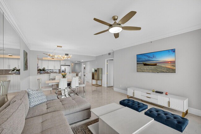 Building Photo - 2650 Lake Shore Dr