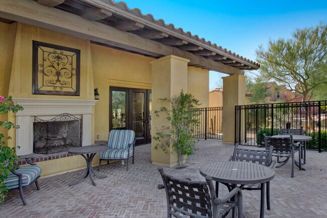 Building Photo - 607 Calle Vibrante