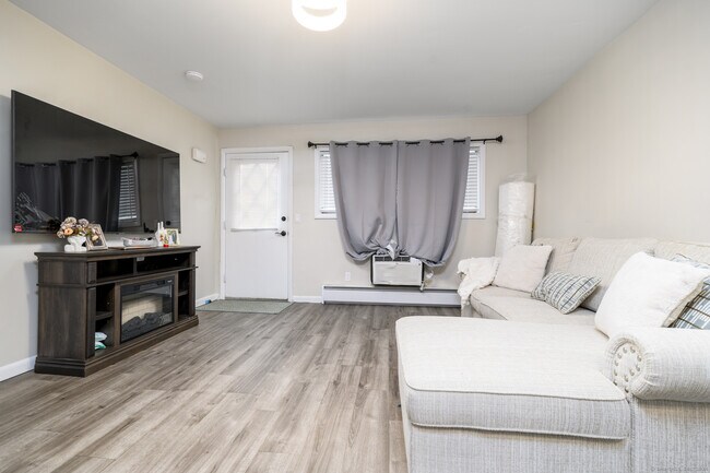 Building Photo - 7 Arch St