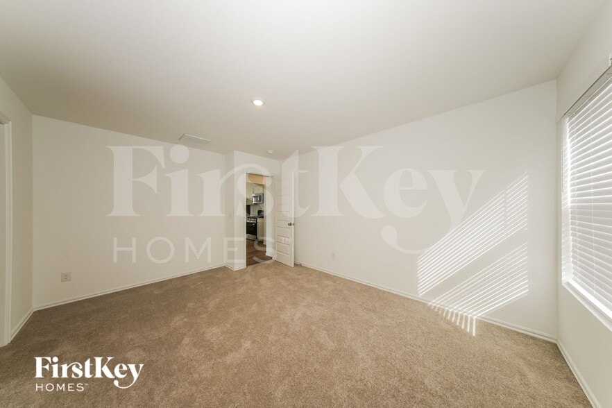 Building Photo - 437 Labelle Ln