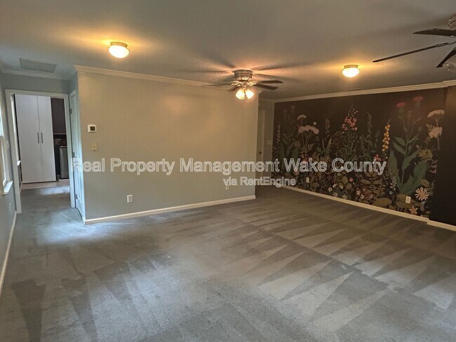 Building Photo - 4500 Connell Dr
