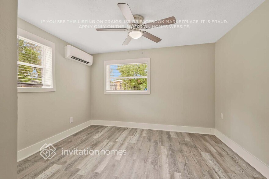 Building Photo - 450 Iris Rd