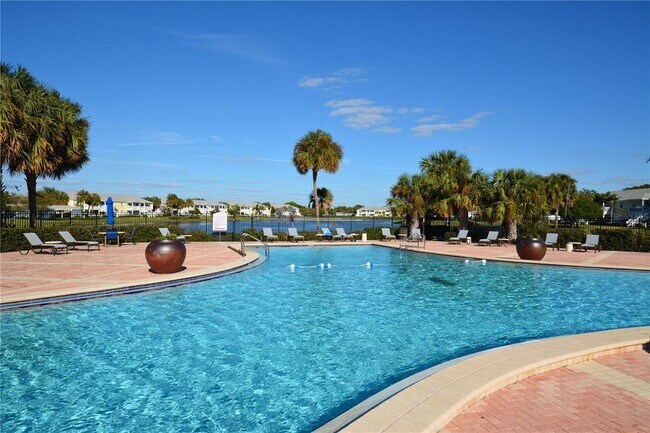 Building Photo - 204 Pompano Dr SE