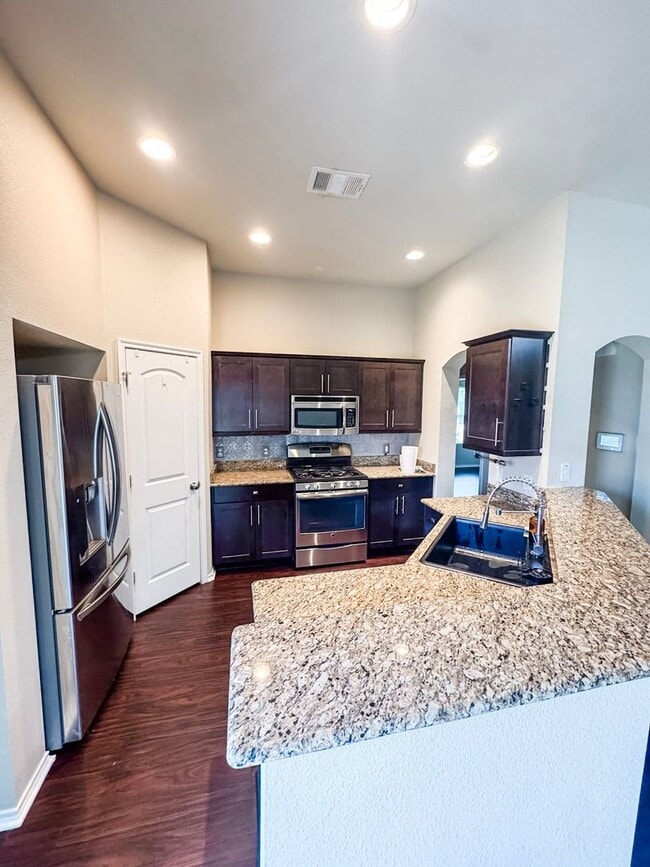 Building Photo - Quiet 3/2 House in Meadowcreek w/ Aug Move in!