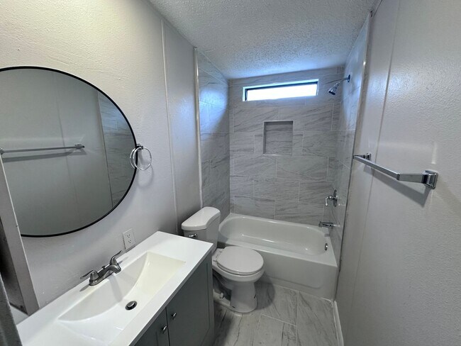 Building Photo - Beautiful Fully Remodeled Home with Large Yard and Primary Suite Bath