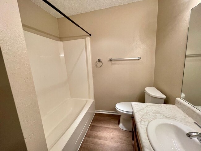 Building Photo - 2821 Pearl Ave