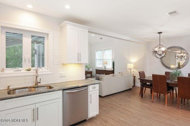 Building Photo - 63 Carpenter St