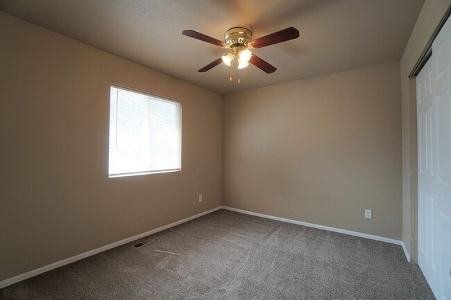 Building Photo - 472 Kitfield View