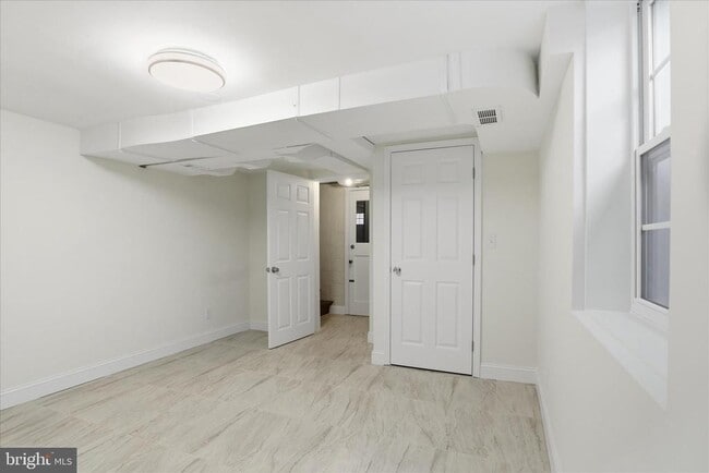 Building Photo - 904 N Ivy St