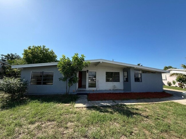 Primary Photo - 120 NE 3rd St