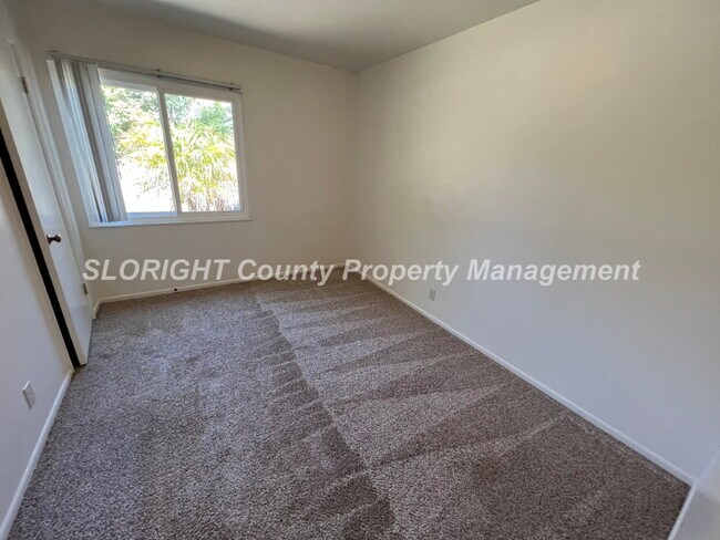 Building Photo - AVAILABLE AUGUST - Home on Foothill Road - 3 Bed / 1 Bath