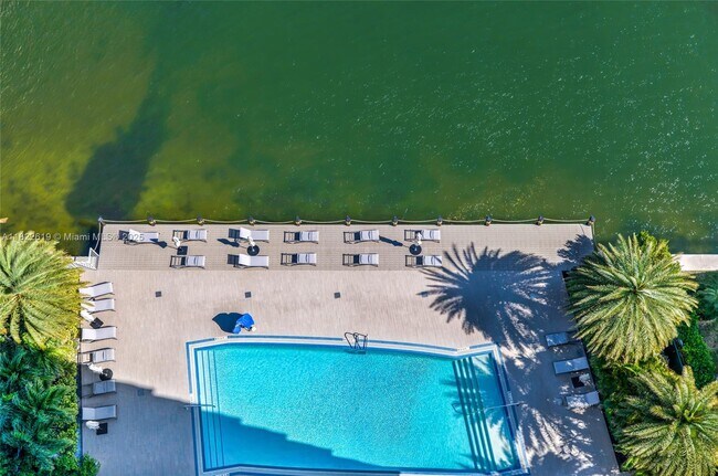 Building Photo - 2600 E Hallandale Beach Blvd