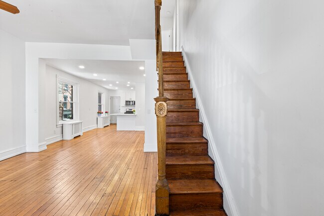 Building Photo - 2428 Poplar St