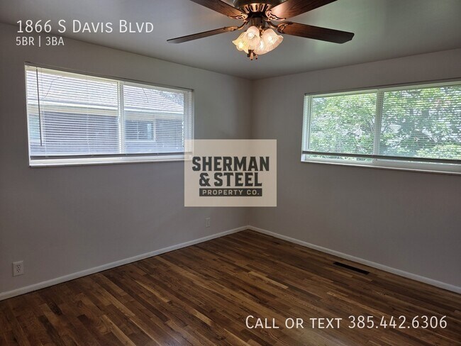 Building Photo - 1866 S Davis Blvd