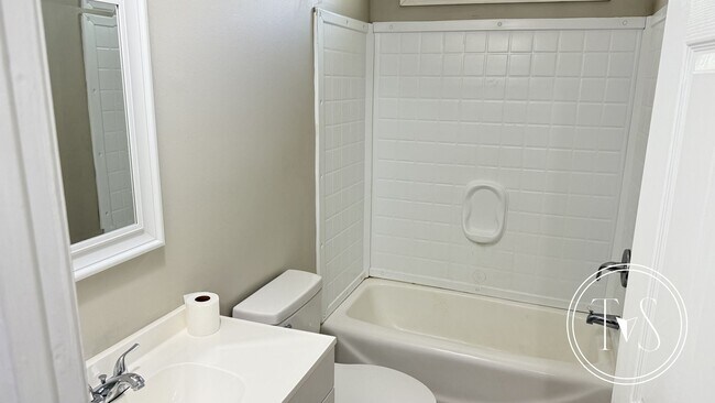 Building Photo - SPRING MOVE-IN SPECIAL: $500 OFF 1ST MONTH...