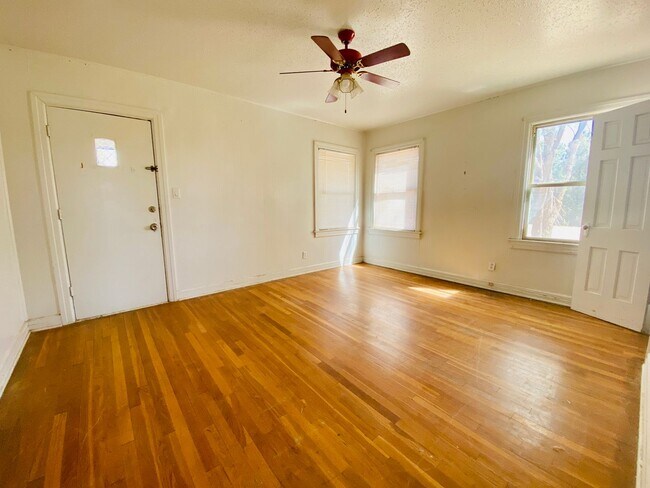 Building Photo - Great 2/1 Home Located in Northwest Lubbock County