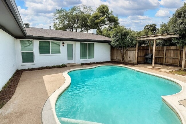 Building Photo - 2646 Heatherwood Dr