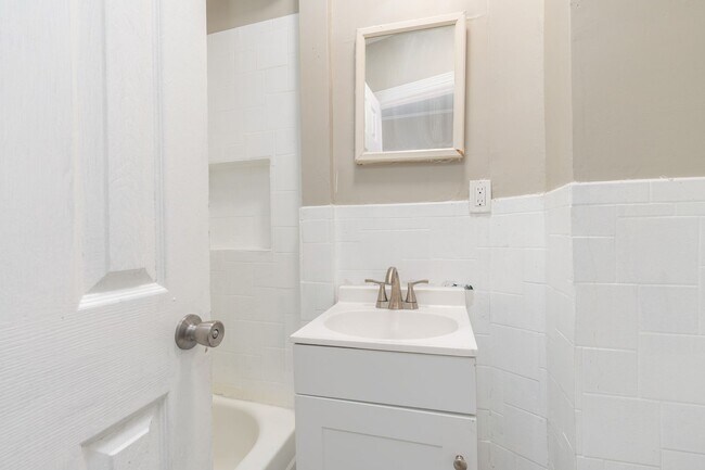 Building Photo - 3400 Reach St