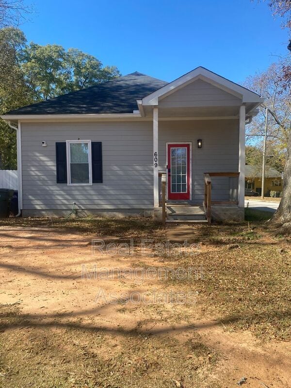 Building Photo - 609 N Hill St