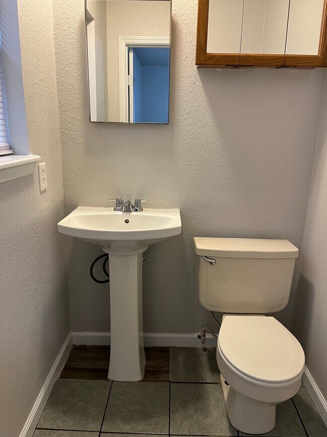 Building Photo - Three Bedroom/1.5 Bath Home