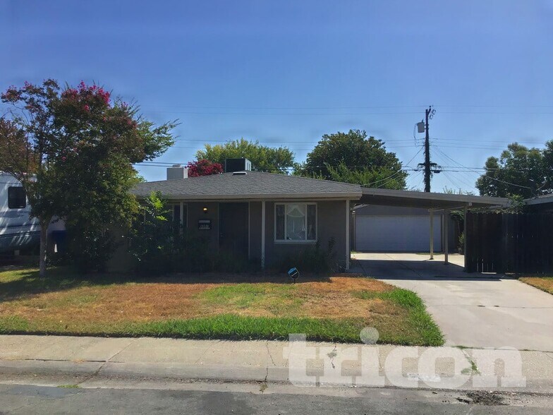 Building Photo - 5307 Esmeralda St