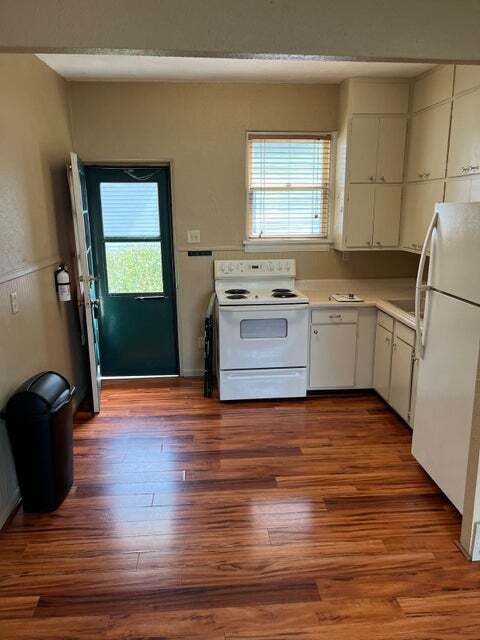 Building Photo - 1323 Geele Ave